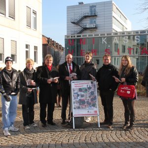 Mitglieder der Jusos im Landkreis Kassel, der Juso-Hochschulgruppe Kassel und der SPD-Landtagsabgeordneten Uwe Frankenberger (3.v.l.), Wolfgang Decker (4.v.l.) und Timon Gremmels (6.v.l.)