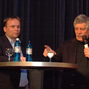 Hermann Scheer mit MdL Timon Gremmels während einer Veranstaltung im Mai 2010