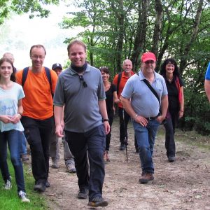Die Wandergruppe auf dem Weg von Nieste nach Kaufungen