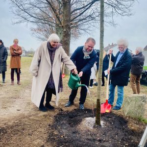 Kunstwerk: 7000 Eichen - Neupflanzung des 7000. Baums - mit Gast Claudia Roth - Kulturstaatsministerin